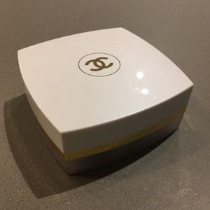 Chanel after bath powder